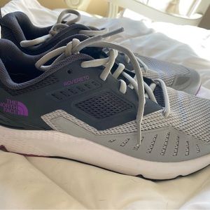 Like new Women’s North Face size 9.5 purple gray sneakers